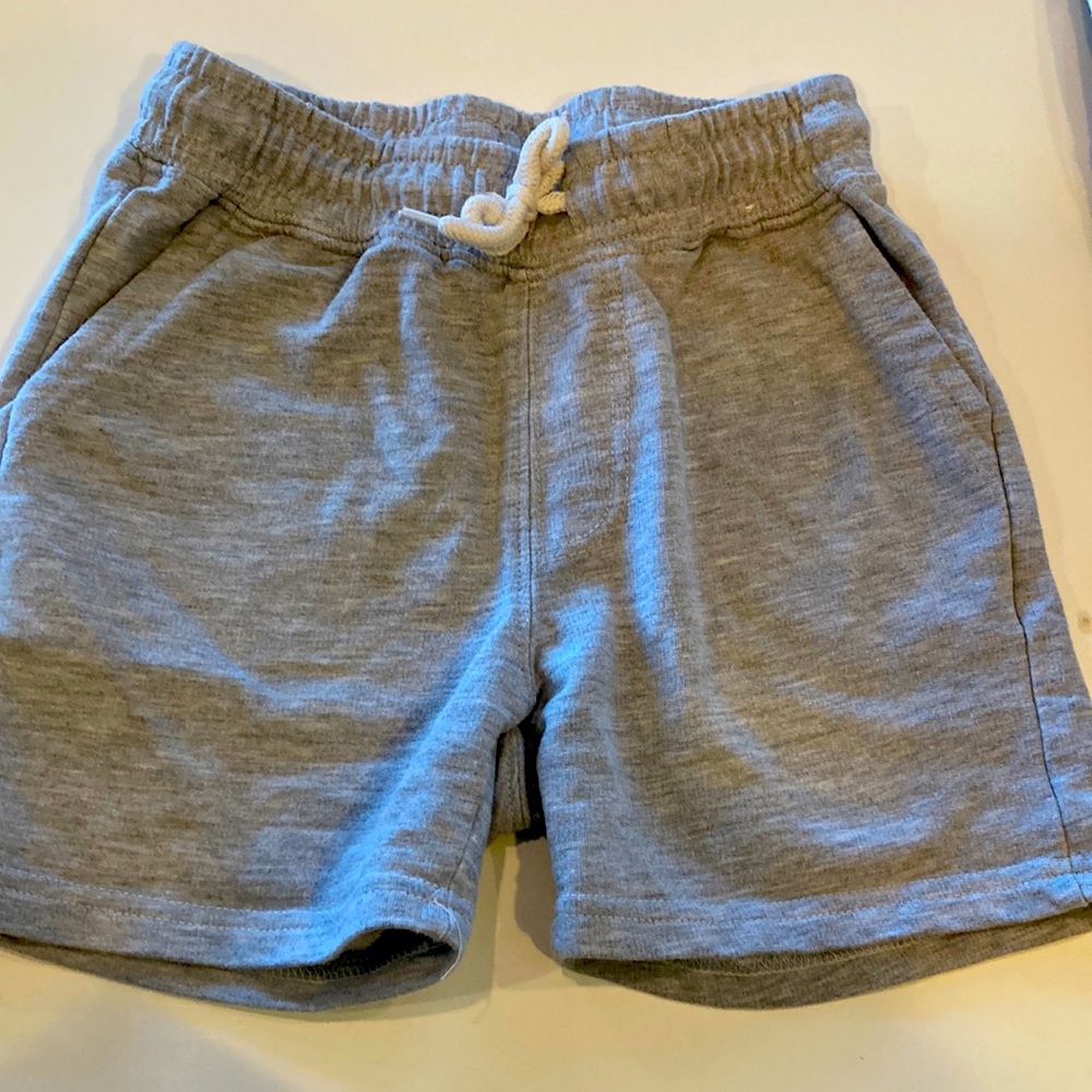 Cotton on gray shorts 🤍🖤